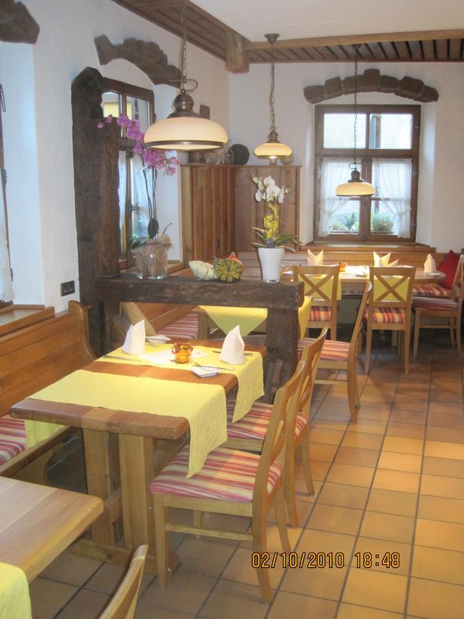 Ellenbergs Restaurant & Hotel Hessheim Exterior foto